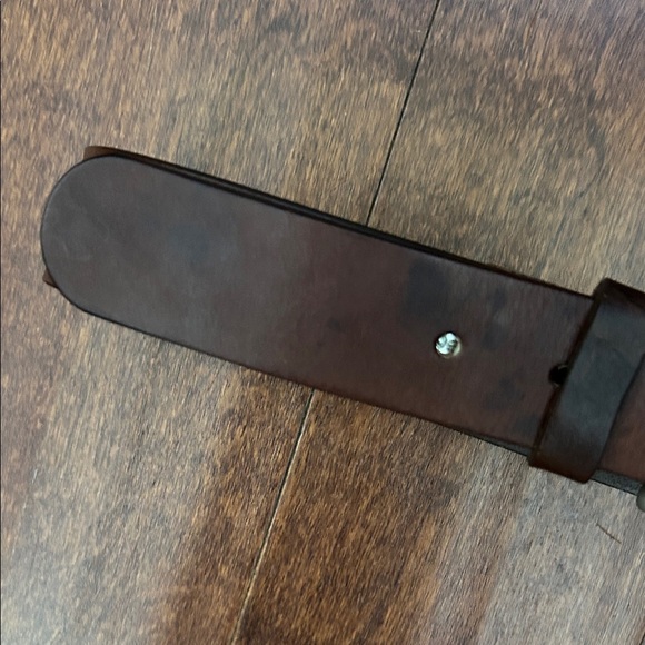 Vintage Guess Women’s Brown Leather Belt with Nickel Toned Buckle, Size Small - Picture 3 of 16